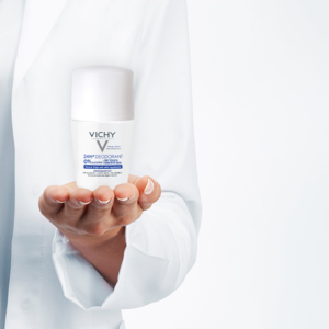 52912379_1704181106_f8c1347b184773df04add08cfaa79aca-1500x1500 مزيل عرق للبشرة الحساسة دراي تاتش 24 ساعة من فيتشي - 50مل